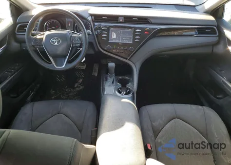 2020 Toyota Camry Le z USA, uszkodzony, nr VIN 4T1C11AK1LU317326